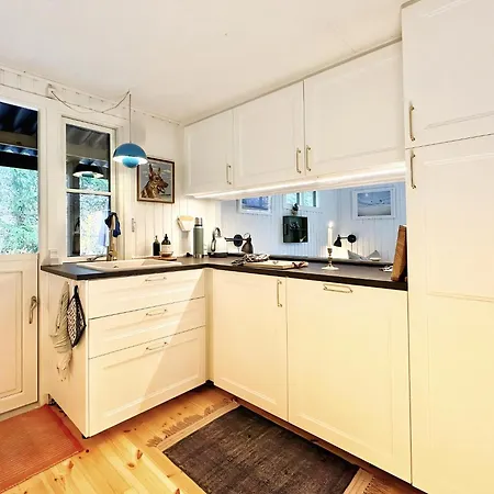 Sort Traehus Midt I Skoven Naer Stubbe So Prázdninový dům *