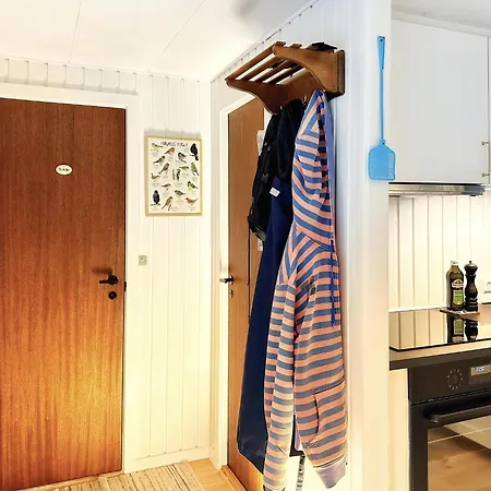 Sort Traehus Midt I Skoven Naer Stubbe So Ferienhaus *
